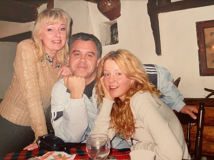 Юлианна Караулова с родителями