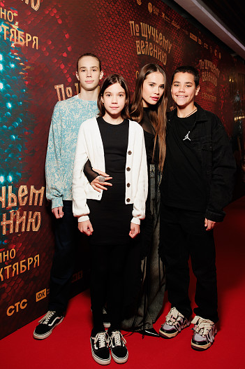 Ася Резник с семьей