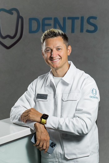 Владимир Маркевич — стоматолог-ортопед, главный врач и основатель стоматологического центра «Dentis»