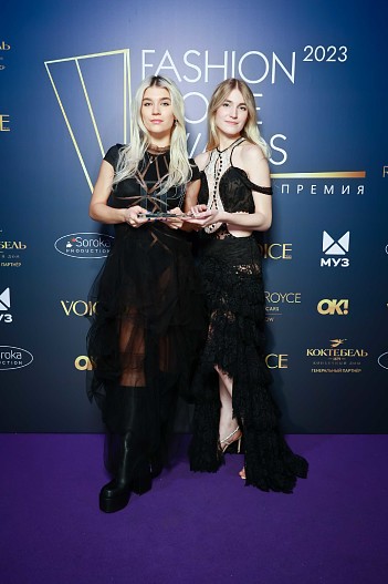 Усова Анастасия и Усова София (официальные представители бренда Deesse cosmetics)