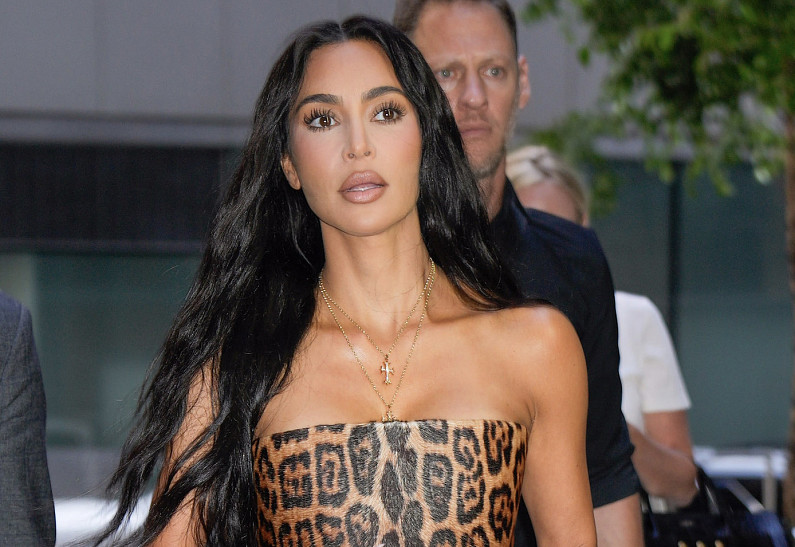 Ким Кардашьян раскритиковали за жуткий декор дома к Хэллоуину