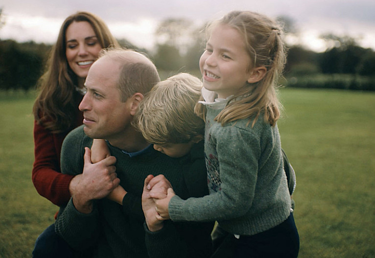 Кейт Миддлтон и принц Уильям с детьми