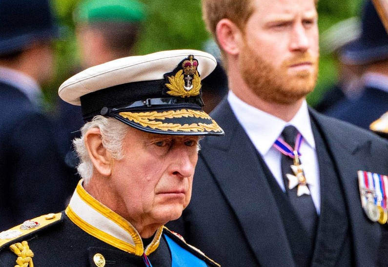 Карл III недоволен, что его сын и невестка идут против воли покойной Елизаветы II