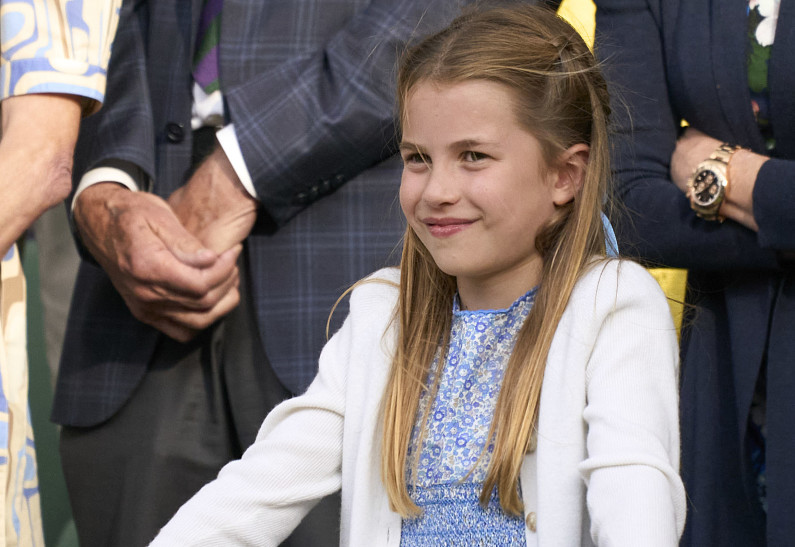 Вылитая Диана: нейросеть показала, как будет выглядеть принцесса Шарлотта в 18 лет