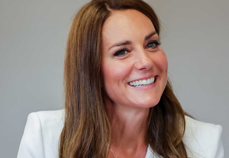 Почему Кейт Миддлтон предпочла деловые костюмы традиционным платьям. Рассказываем!