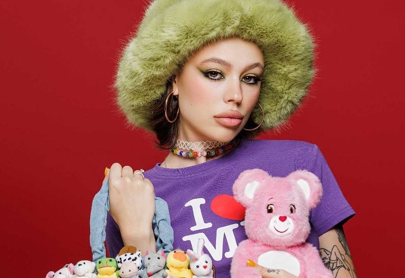 Инстасамка стала артистом лейбла Rocket Records