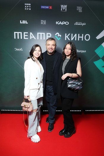 Тимур Вайнштейн с дочерьми