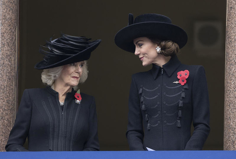 Королева Камилла и Кейт Миддлтон