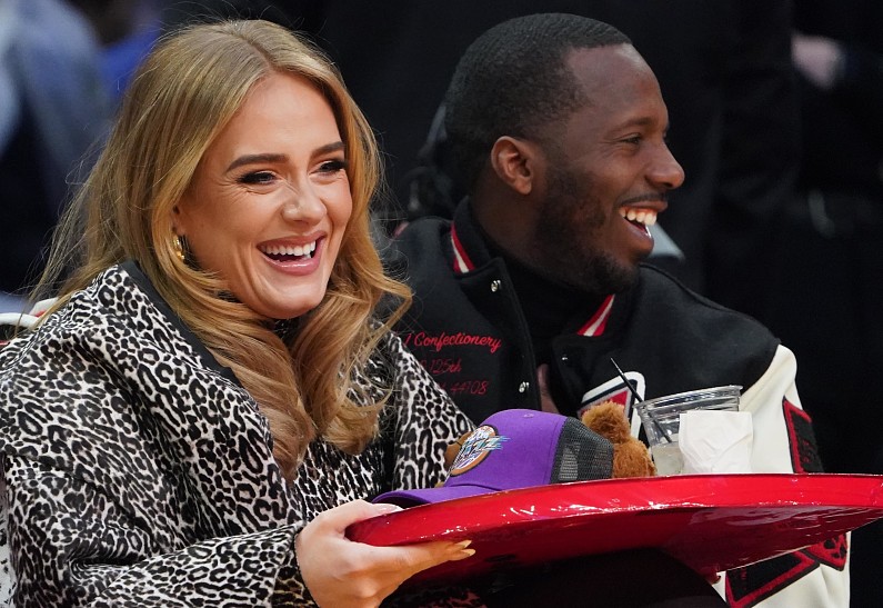 Адель подтвердила, что вышла замуж во второй раз