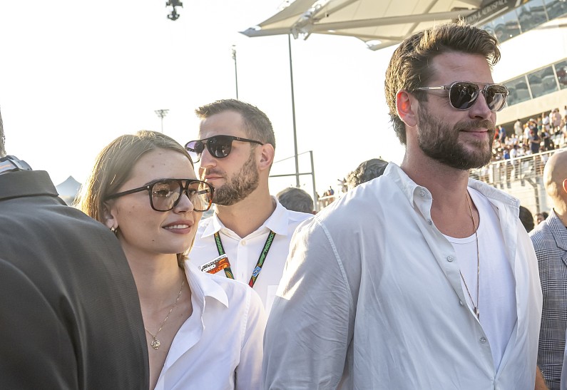 Редкий выход: Лиам Хемсворт появился на публике со своей девушкой