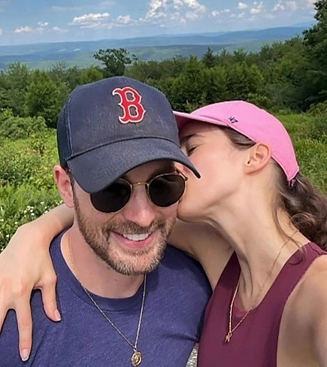 Крис Эванс и Альба Баптиста