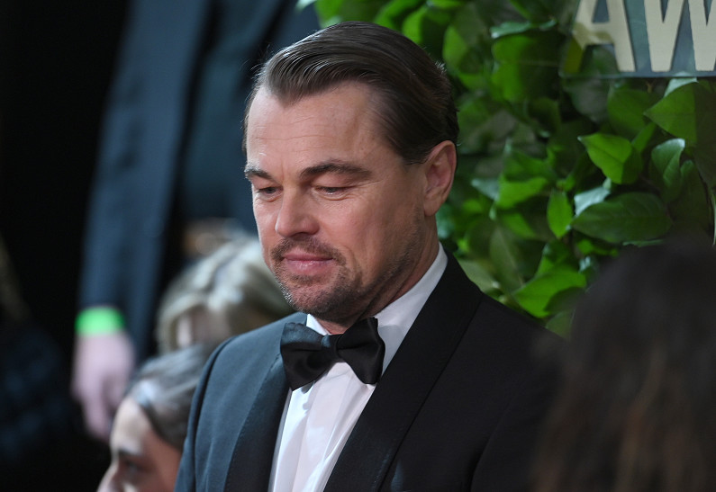 Леонардо ДиКаприо отметил семейный праздник со своей девушкой и ее родными