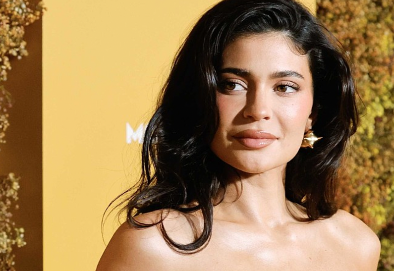 Кайли Дженнер поддержала своего возлюбленного Тимоти Шаламе на премьере фильма «Вонка»