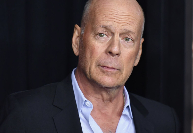 Брюс Уиллис перестал узнавать Деми Мур из-за своей болезни