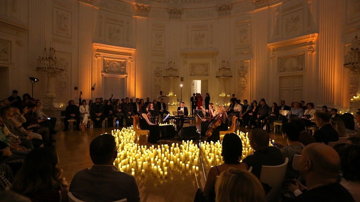 Тысяча свечей: новогодние концерты во дворцах и оранжерее ВДНХ