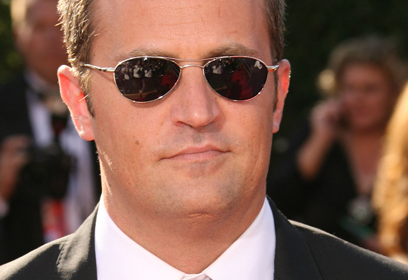 Мэттью Перри в своих мемуарах осуждал препарат, в итоге сгубивший его