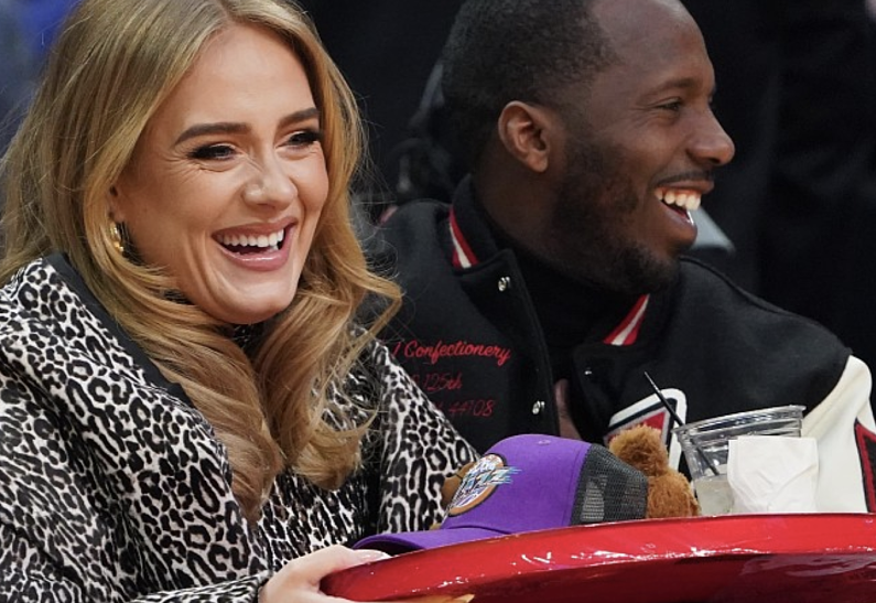 Адель отметила день рождения своего избранника в клубе