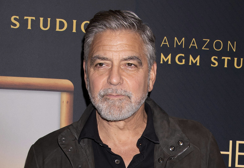 Джордж Клуни рассказал, что успех в «Друзьях» не сделал Мэттью Перри счастливым