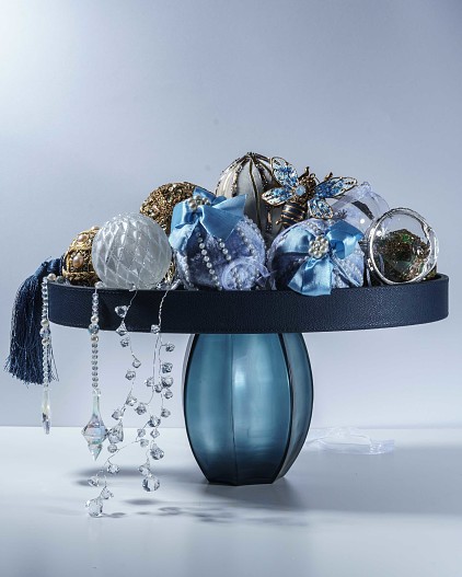 Ваза Guaxs (21 250 рублей) и поднос GioBagnara (44 350 рублей)