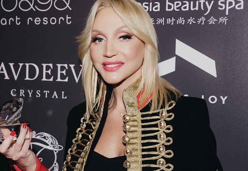 Кристина Орбакайте, Люся Чеботина, Леон Кемстач, Артур Пирожков и другие гости премии «Fashion New Year Awards 2023»