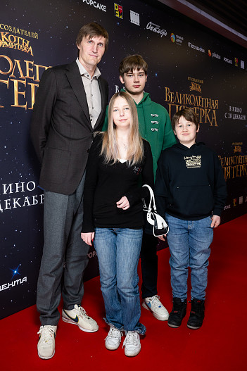 Андрей Кириленко с детьми