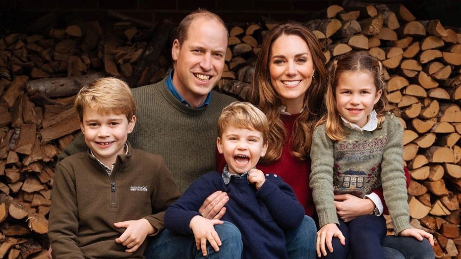Принц Уильям и Кейт Миддлтон представили новую рождественскую открытку с детьми 