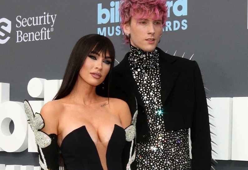 Меган Фокс сходила на свидание с Machine Gun Kelly в соблазнительном корсетном платье