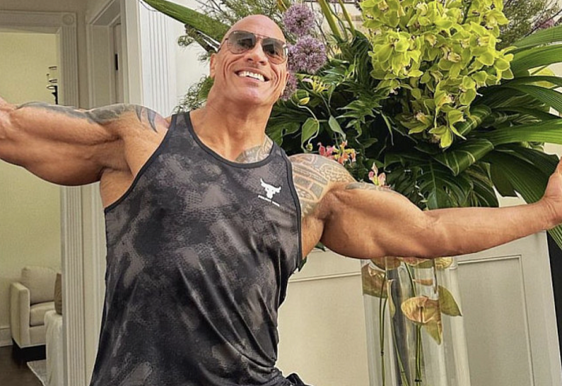 Дуэйн Джонсон повторил свой культовый образ из 1990-х. Фото!