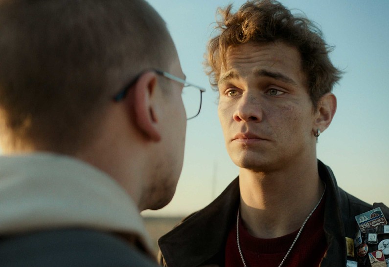 Звезда сериала «Слово пацана» в криминальной комедии «На автомате» режиссера Бориса Акопова. Первые фото!