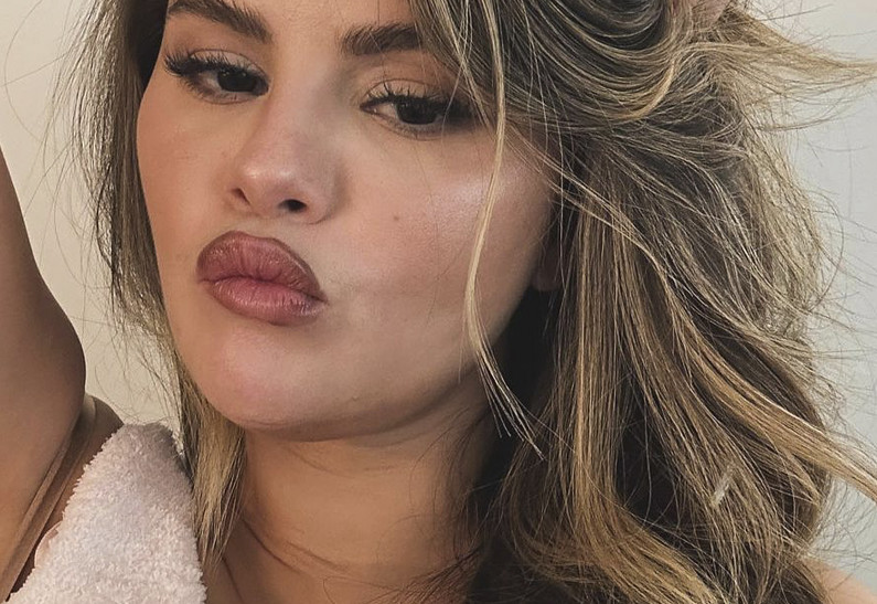 Селена Гомес опубликовала нежное фото со своим бойфрендом Бенни Бланко