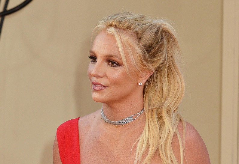 Проблемы с психикой: Бритни Спирс едва не угодила в больницу из-за неадекватного поведения