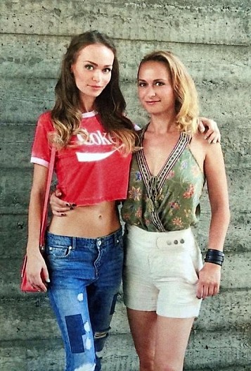 Галина Хатчинс с сетрой