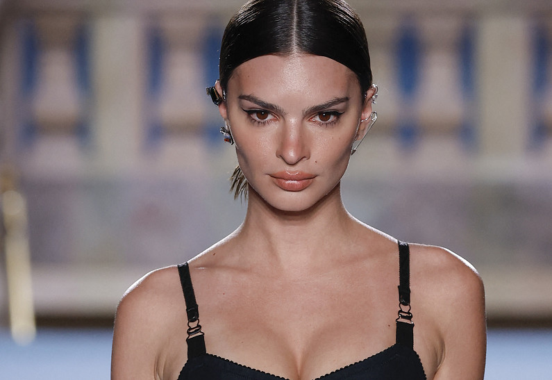 Эмили Ратаковски поделилась очень провокационной фотографией с новым возлюбленным. Показываем!