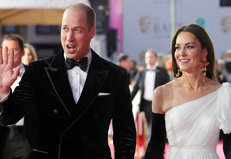 Флирт на красной дорожке: Кейт Миддлтон элегантно заигрывала с принцем Уильямом на церемонии Bafta. Фото!