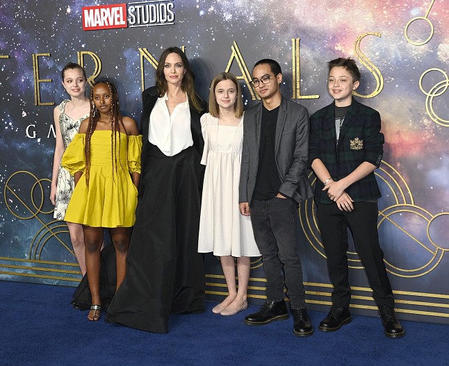 Анджелина Джоли с детьми