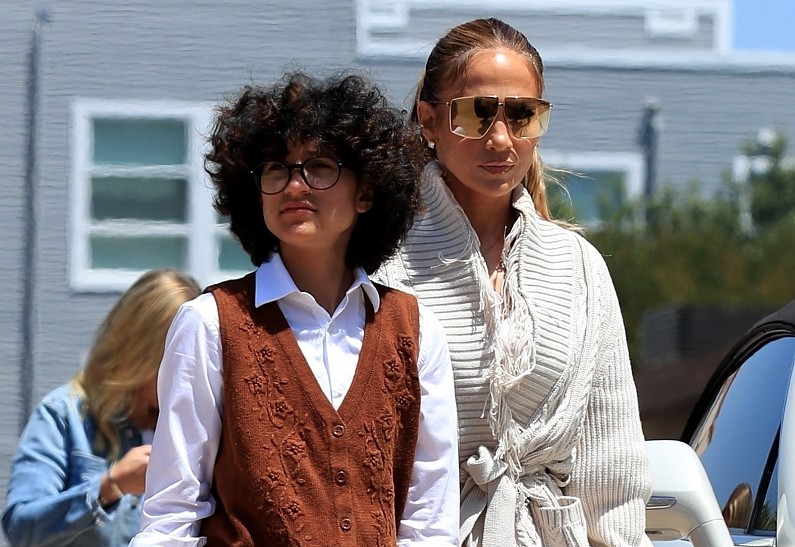 Дженнифер Лопес показала редкие фото Бена Аффлека с детьми-двойняшками в день их рождения