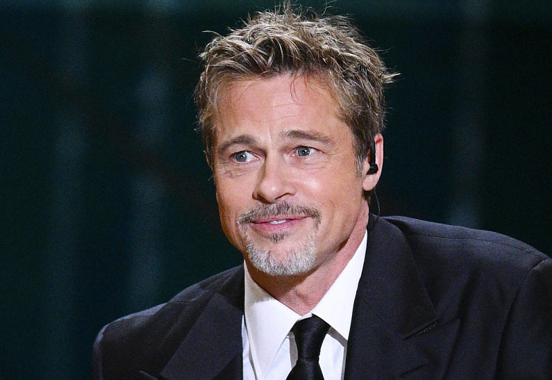 Брэд Питт и его молодая девушка сходили на романтический ужин в Париже