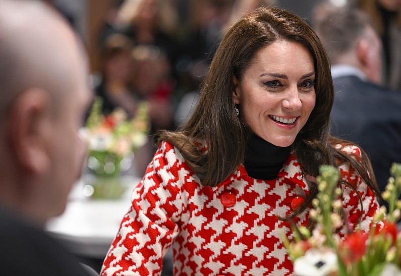 «Взгляд за кулисы»: Кейт Миддлтон без мужа провела время в раздевалке с мужчинами. Фото!