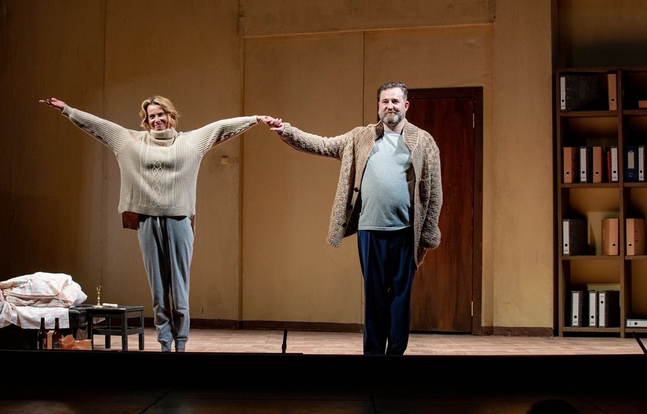 спектакль другая жизнь продолжительность. спектакль поймай меня сможешь актерский состав. наталья щукина 2022. спектакль другая жизнь продолжительность. о любви и дружбе спектакль актеры.