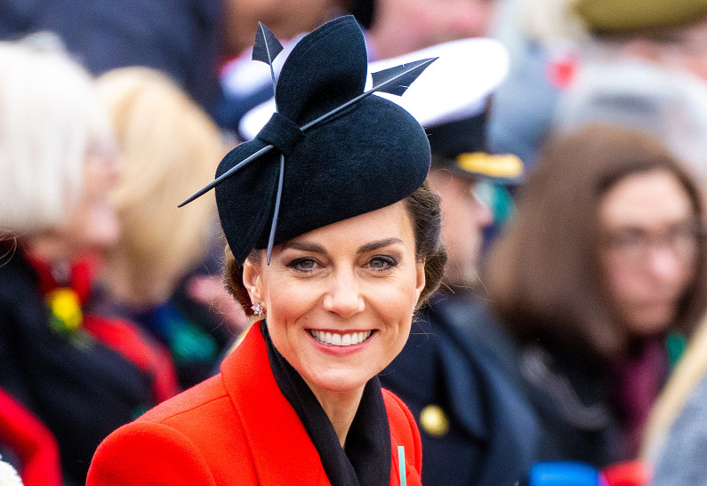 Не смогла сдержать улыбки: Кейт Миддлтон очаровал мальчик-акробат во время парада в честь Дня Святого Давида