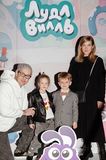 Никита Тарасов с семьей