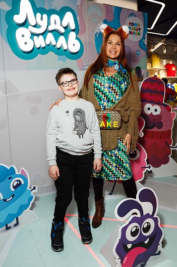 Эвелина Блёданс с сыном