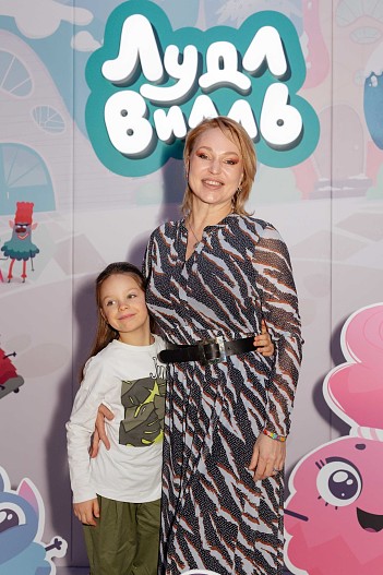 Алла Довлатова с дочерью