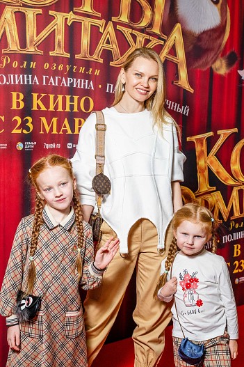 Елена Кулецкая с дочерьми