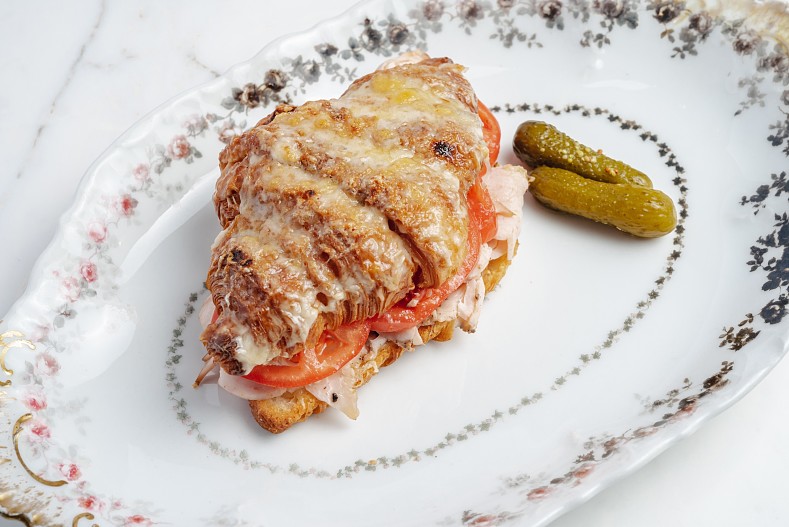 «КРОК-круассан» с пастрами из индейки