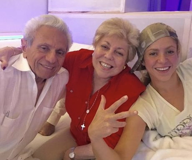 Шакира с родителями