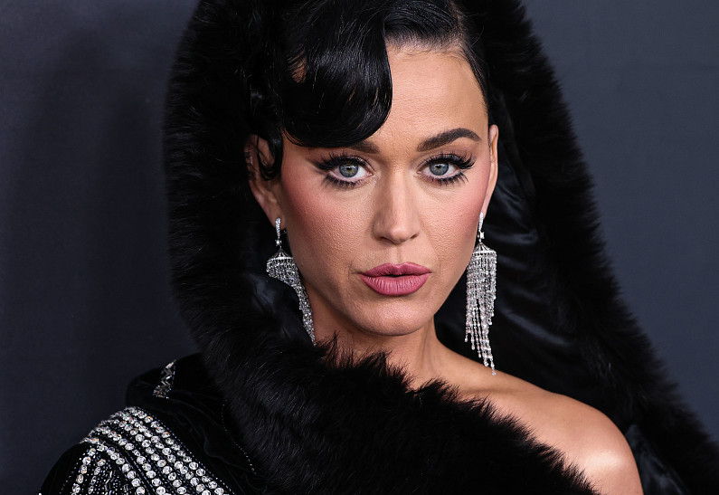 Кэти Перри рассказала, как научилась делать свой фирменный трюк «кукольный глаз»