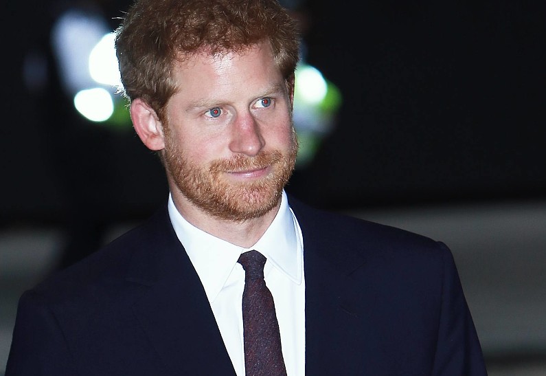 Принц Гарри обвинил королевскую семью в прослушке его телефона