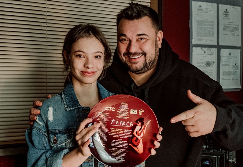 Продолжение «Ранеток»? Сергей Жуков снял свою дочь в главной роли в новом сериале на СТС