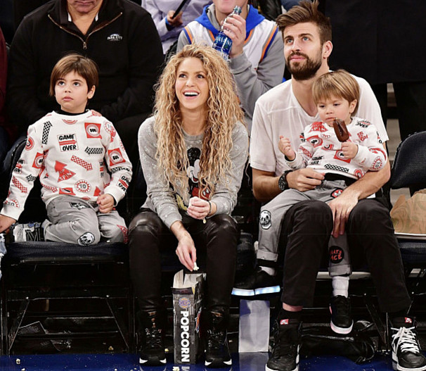 Шакира и Жерар Пике с сыновьями